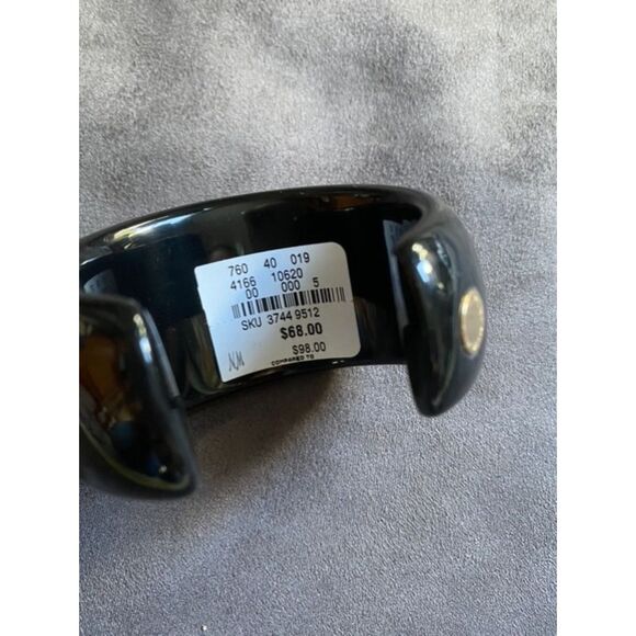 NWT Marc by Marc Jacobs Pearl Encrusted Logo Black Resin Cuff Bracelet - Picture 5 of 5